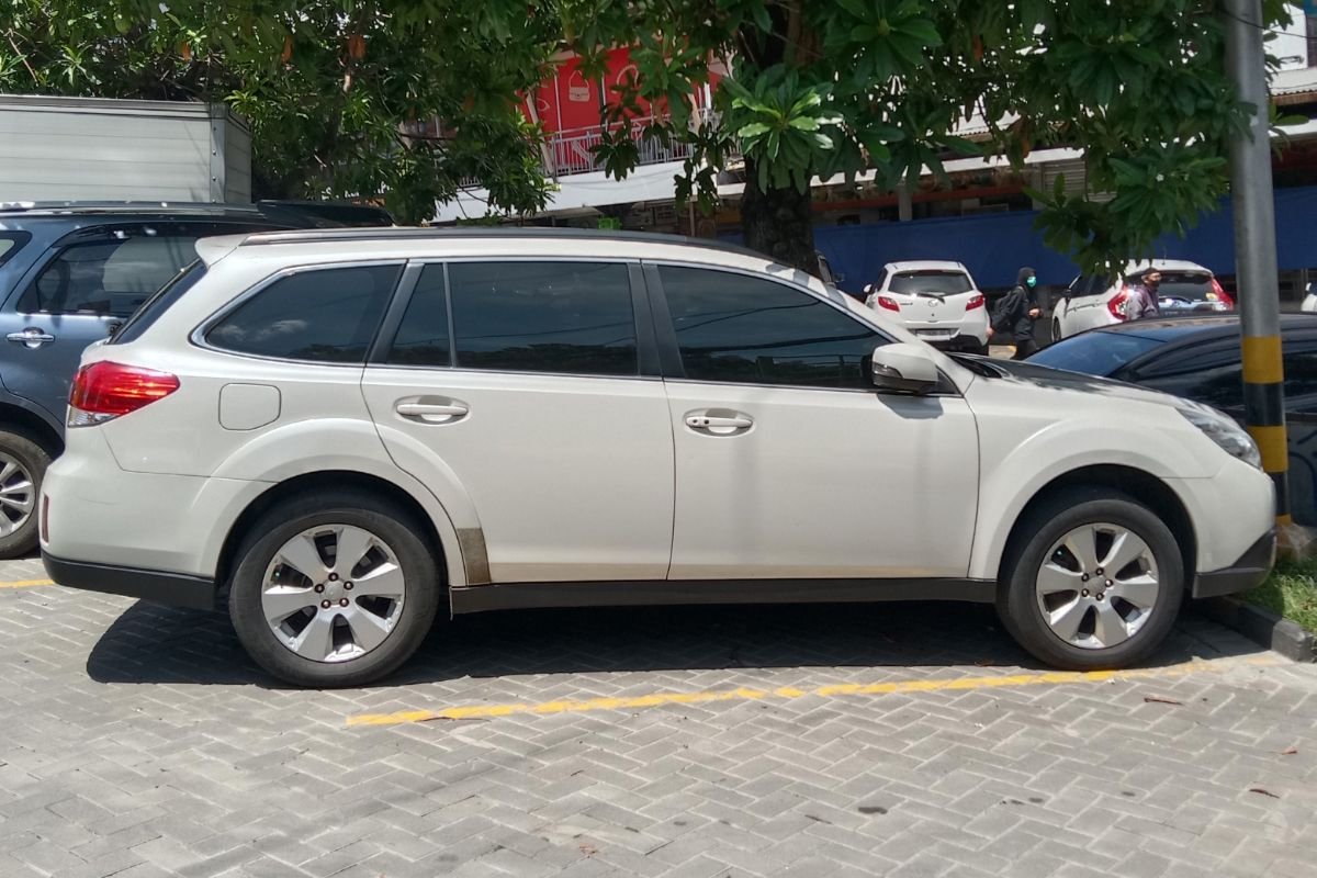 Subaru Outback mit erhöhter Dachreling