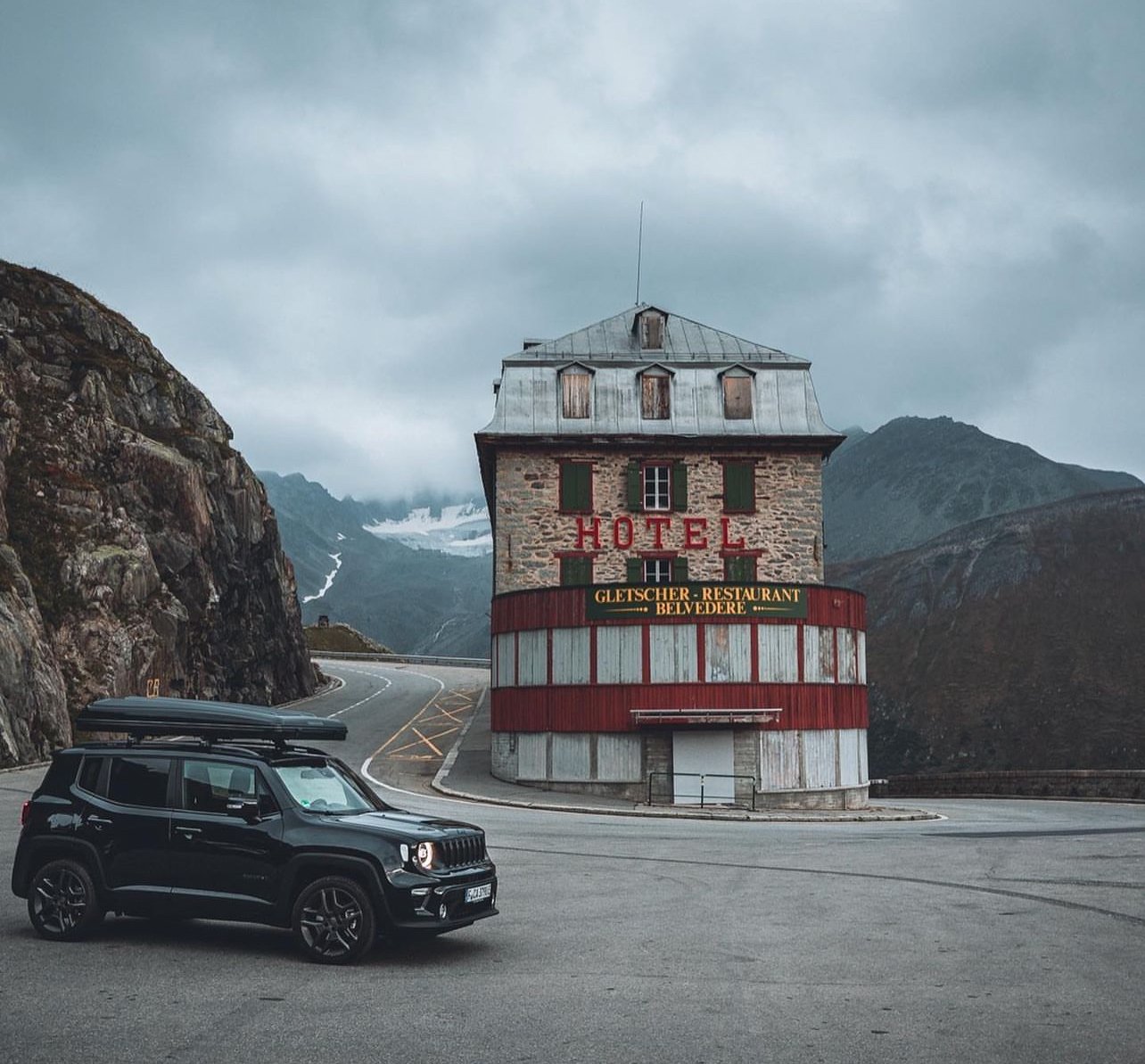 Autohome Airtop Black Storm mieten